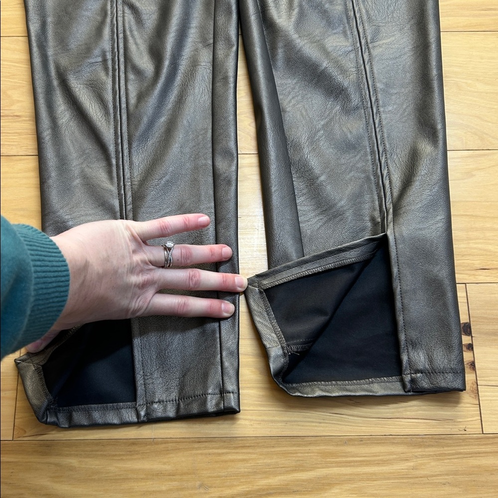Caryn Vallone Metallic Gray Capris Faux Leather Pants | Size Large - Picture 6 of 7